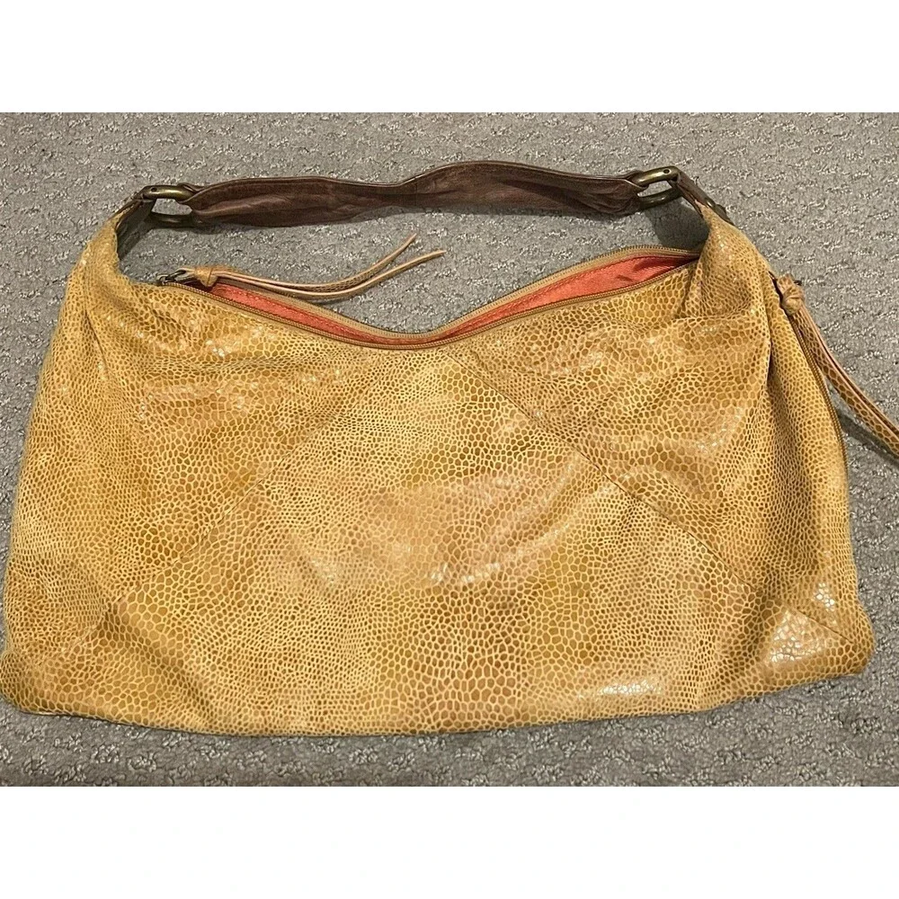 HOBO International Golden Leather Tote Bag Zip Closure Leather Handle EUC